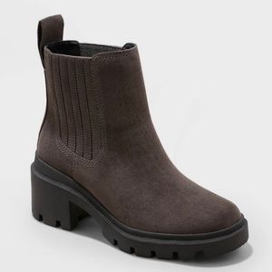 Universal Thread Naya Heeled Chelsea Gray Boots